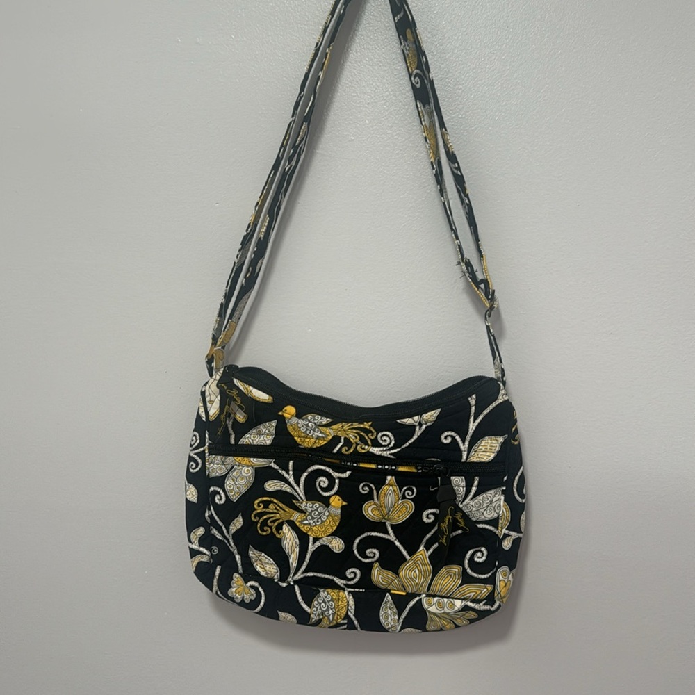 LAST CHANCE!! Vera Bradley like new handbag purse in excellent condition. - Picture 3 of 6